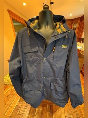 L.L. Bean Men's Mountain Classic Water-Resistant Jacket, Size XXL, NWOT. Blue